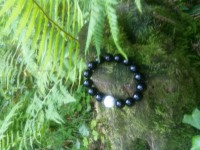 Pulsera de onix con cuenta en coral blanco